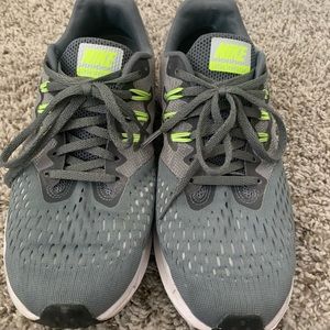 Women’s Nike Zoom Winflo 4 sneakers